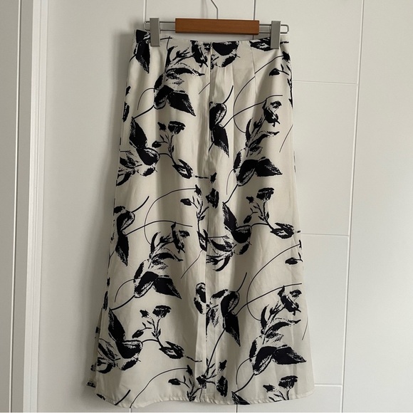 3/$45 Crème Floral Midi Skirt - Picture 2 of 6